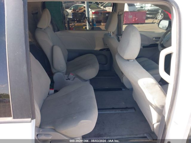 Photo 7 VIN: 5TDZK3DC3BS092891 - TOYOTA SIENNA 