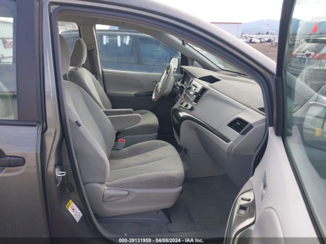 Photo 4 VIN: 5TDZK3DC3BS111603 - TOYOTA SIENNA 