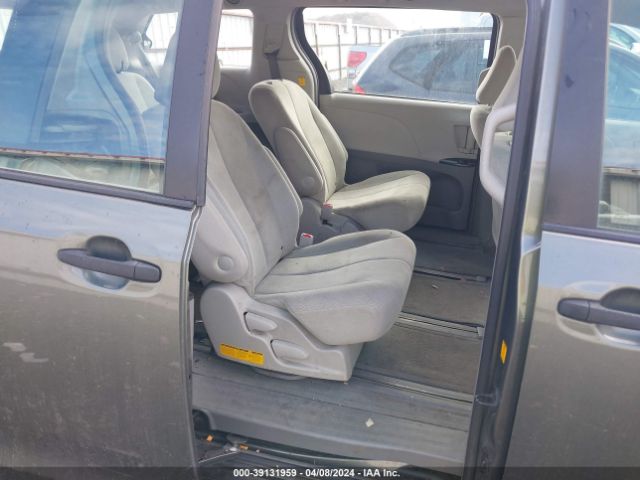 Photo 7 VIN: 5TDZK3DC3BS111603 - TOYOTA SIENNA 