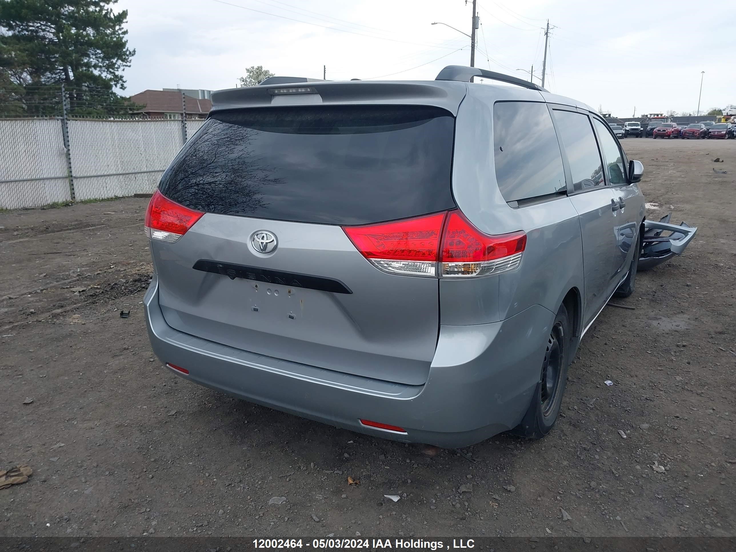 Photo 3 VIN: 5TDZK3DC3DS331195 - TOYOTA SIENNA 