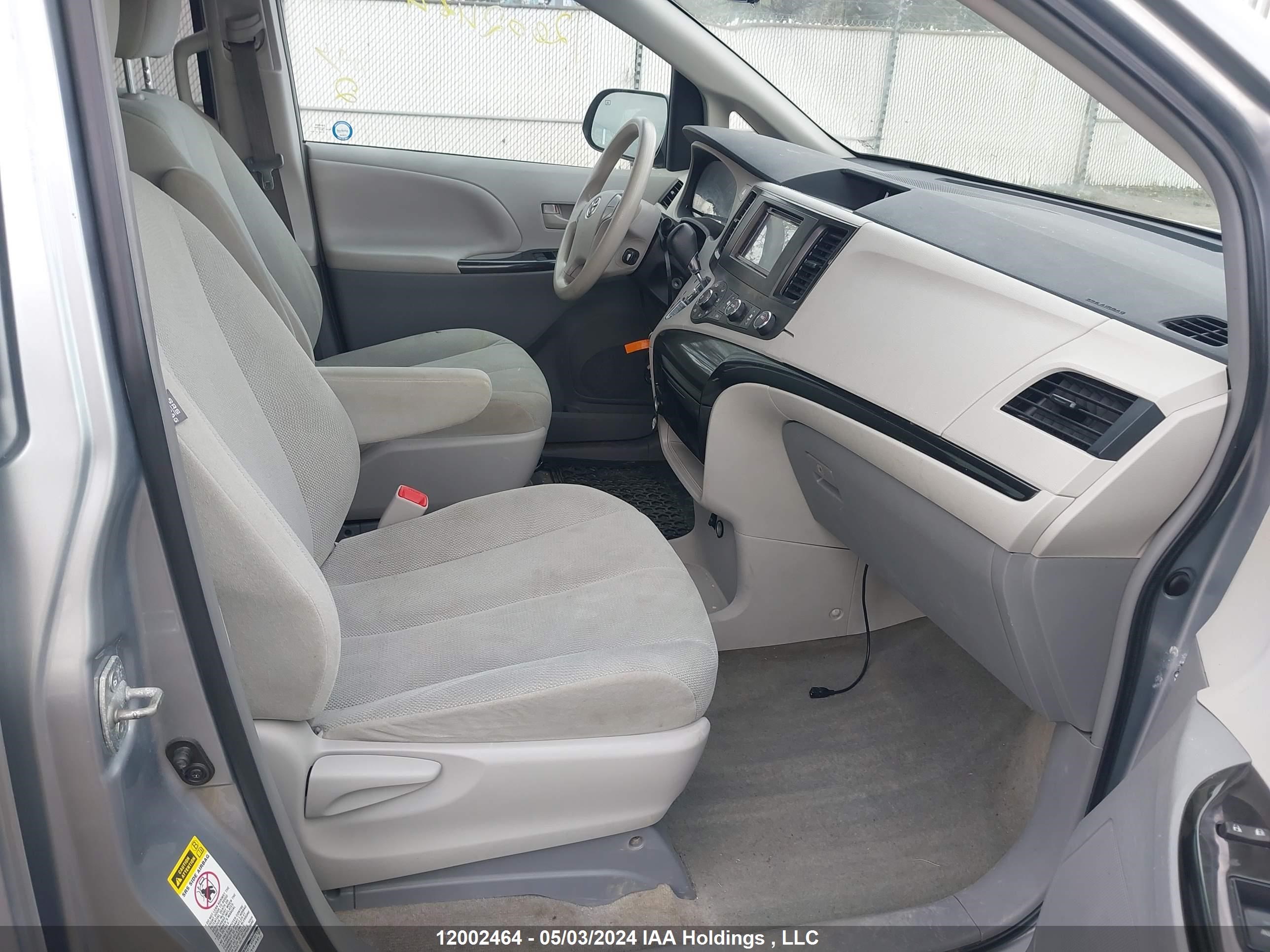 Photo 4 VIN: 5TDZK3DC3DS331195 - TOYOTA SIENNA 