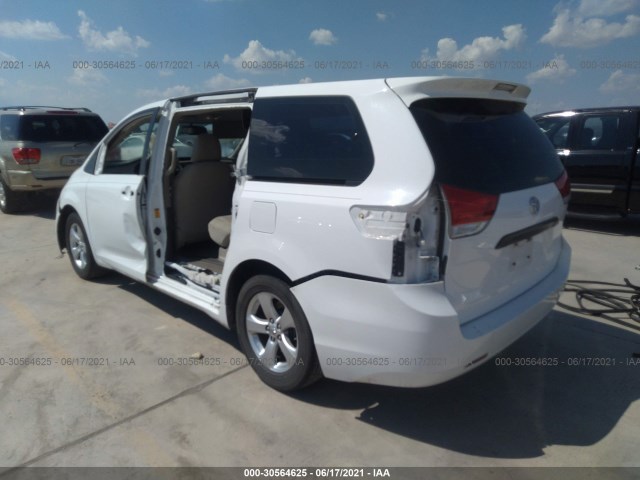 Photo 2 VIN: 5TDZK3DC3DS380591 - TOYOTA SIENNA 