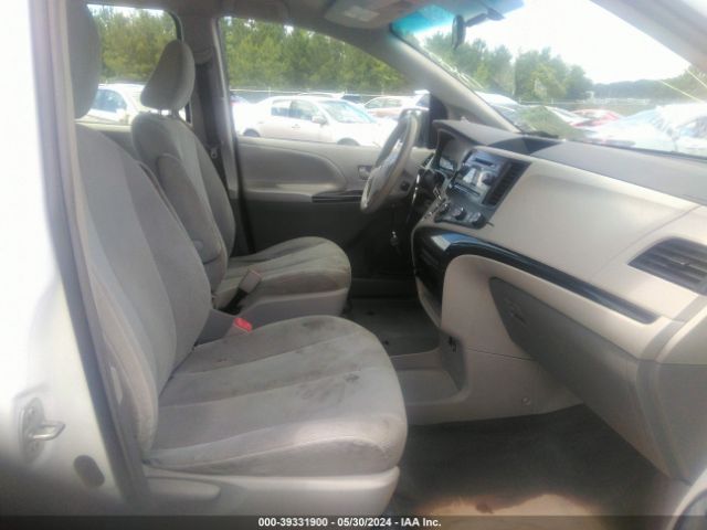 Photo 4 VIN: 5TDZK3DC3ES447708 - TOYOTA SIENNA 