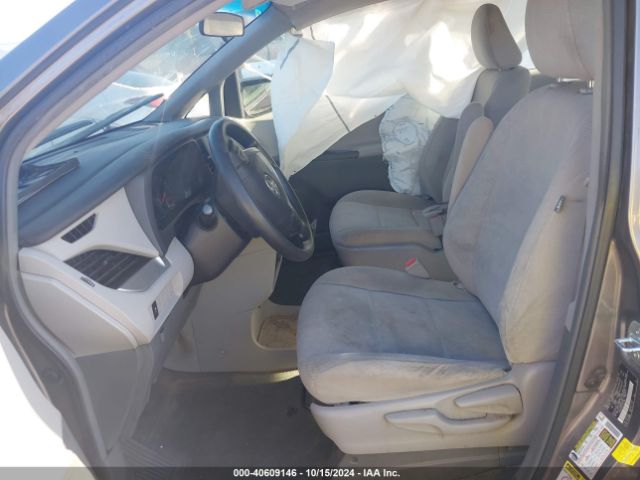 Photo 4 VIN: 5TDZK3DC3FS555988 - TOYOTA SIENNA 