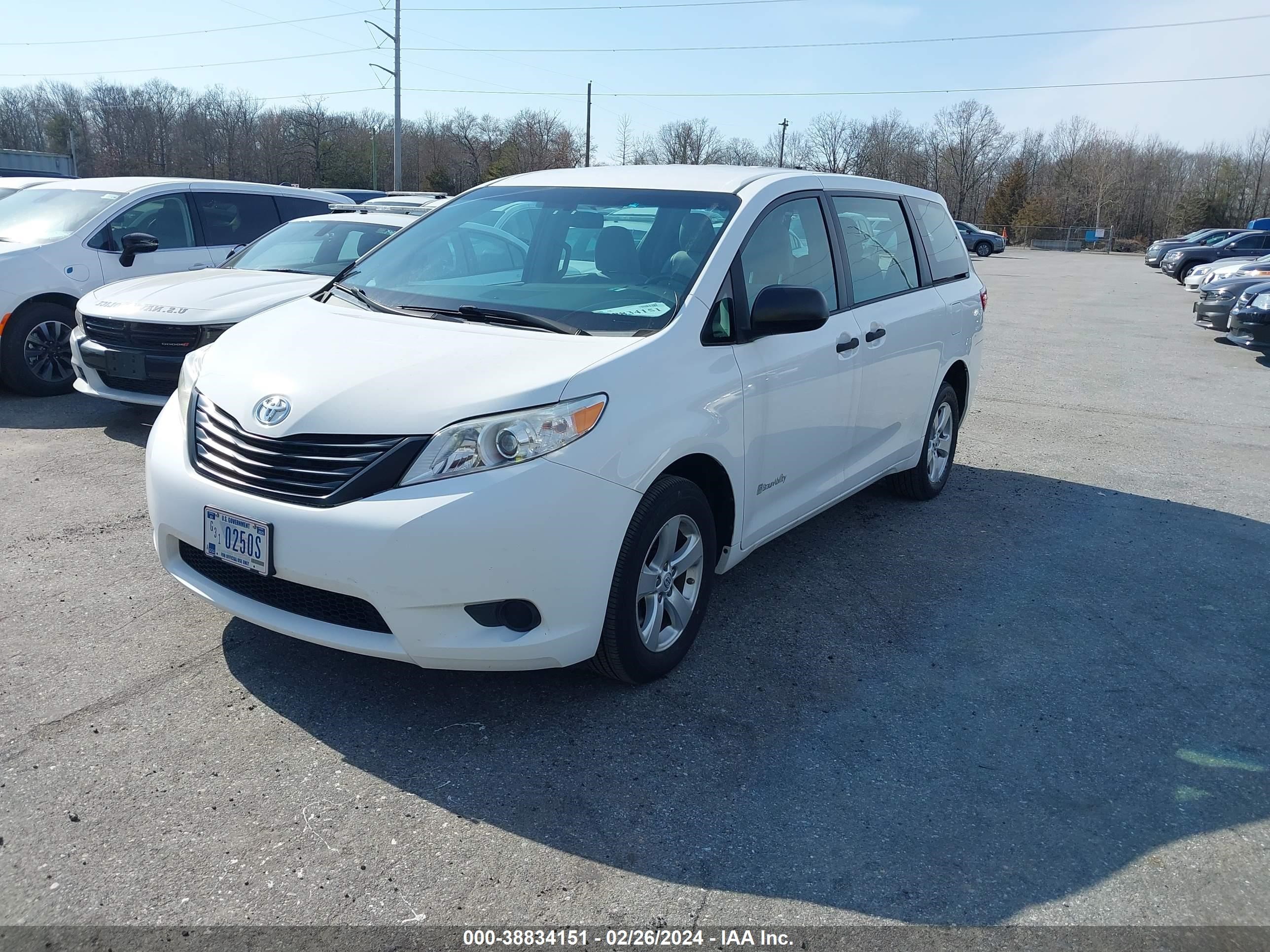 Photo 1 VIN: 5TDZK3DC3GS708922 - TOYOTA SIENNA 