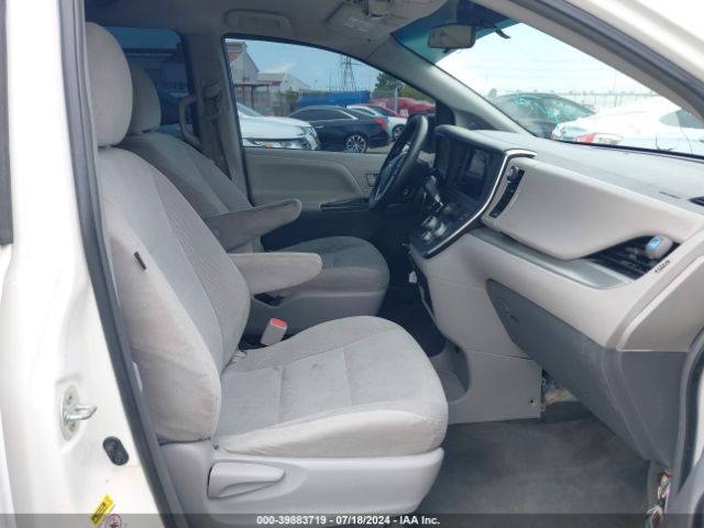 Photo 4 VIN: 5TDZK3DC3GS761877 - TOYOTA SIENNA 