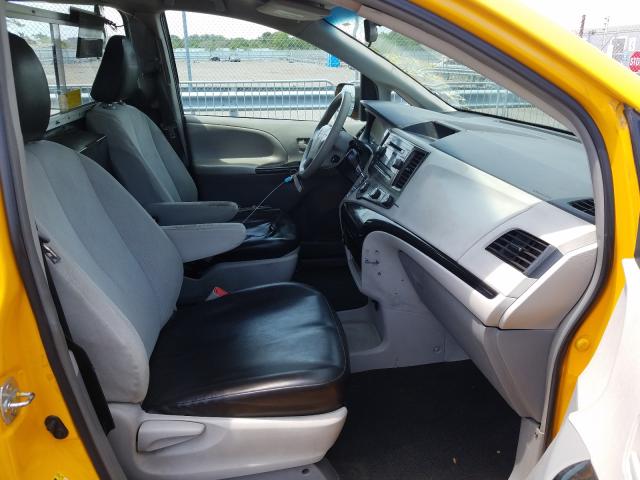 Photo 4 VIN: 5TDZK3DC4CS217253 - TOYOTA SIENNA 