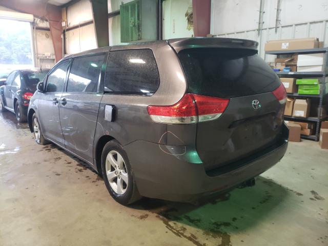 Photo 2 VIN: 5TDZK3DC4CS239799 - TOYOTA SIENNA 