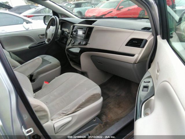 Photo 4 VIN: 5TDZK3DC4CS255968 - TOYOTA SIENNA 