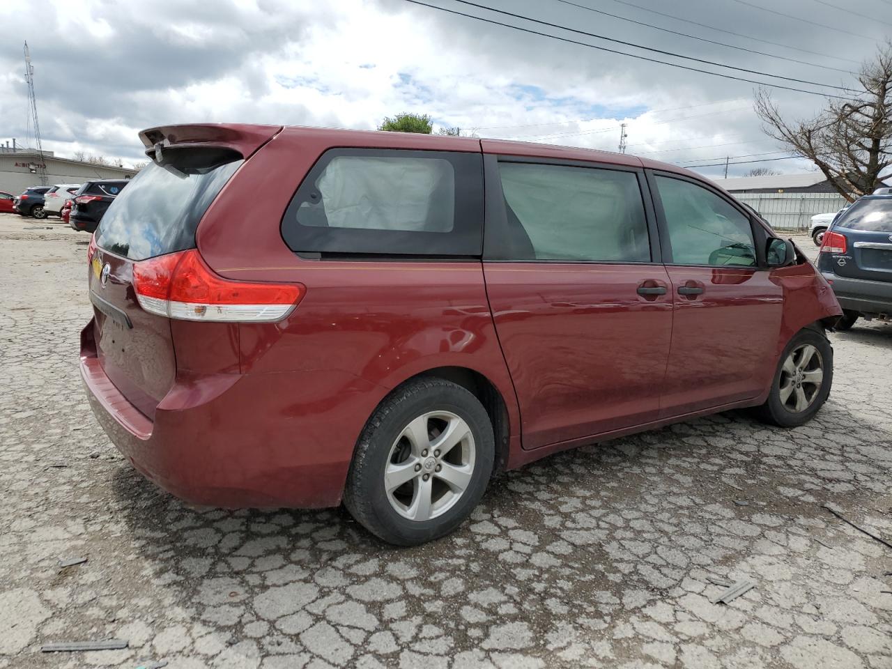 Photo 2 VIN: 5TDZK3DC4DS285022 - TOYOTA SIENNA 