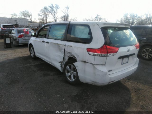 Photo 2 VIN: 5TDZK3DC4DS288454 - TOYOTA SIENNA 