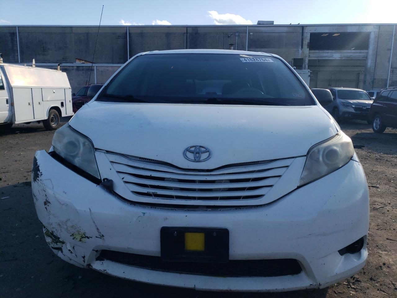 Photo 4 VIN: 5TDZK3DC4ES429301 - TOYOTA SIENNA 