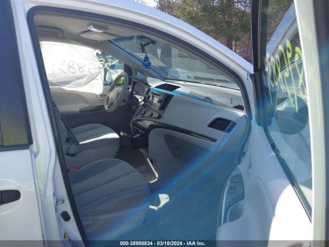 Photo 4 VIN: 5TDZK3DC4ES455767 - TOYOTA SIENNA 