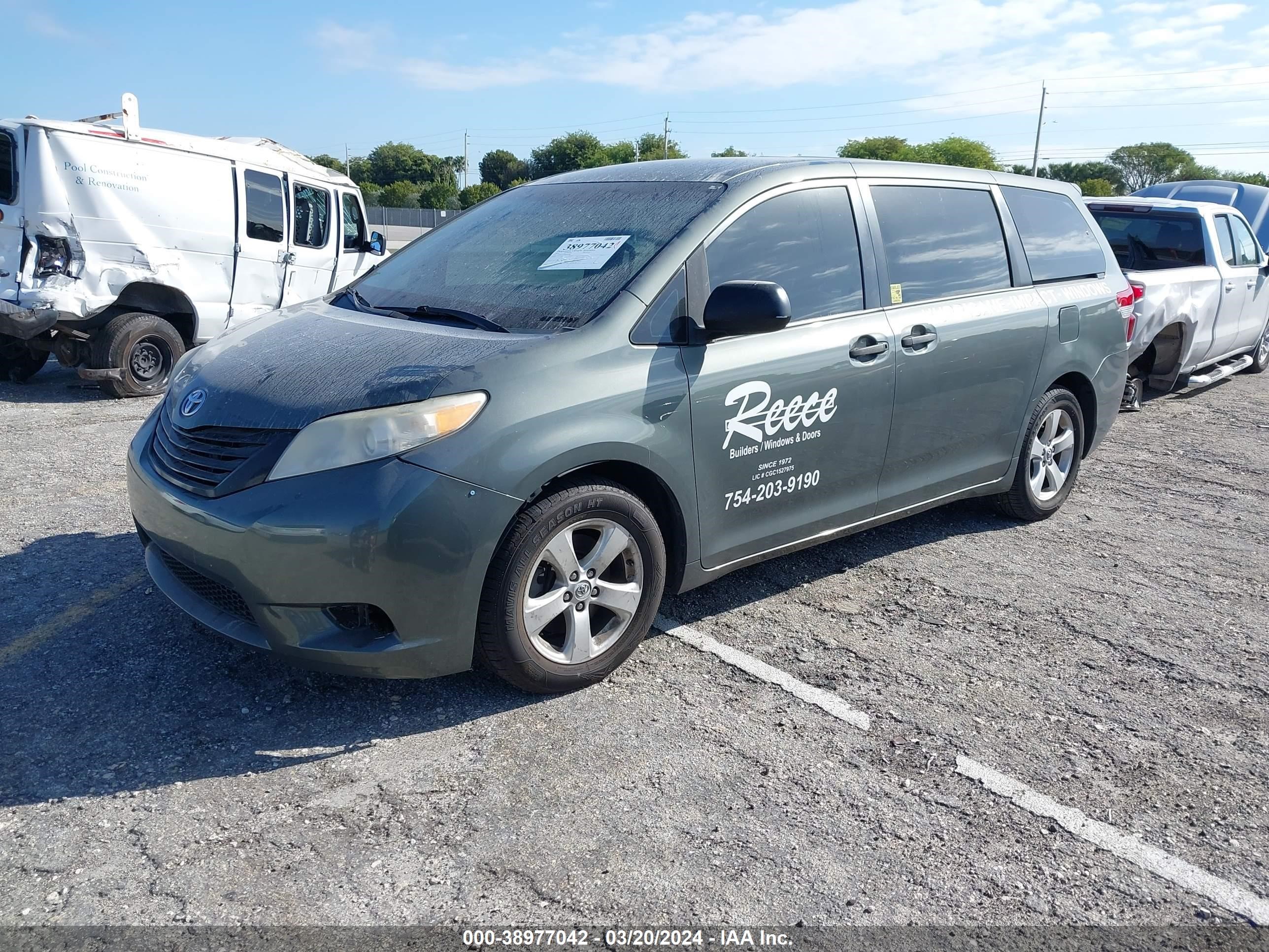 Photo 1 VIN: 5TDZK3DC4ES461598 - TOYOTA SIENNA 