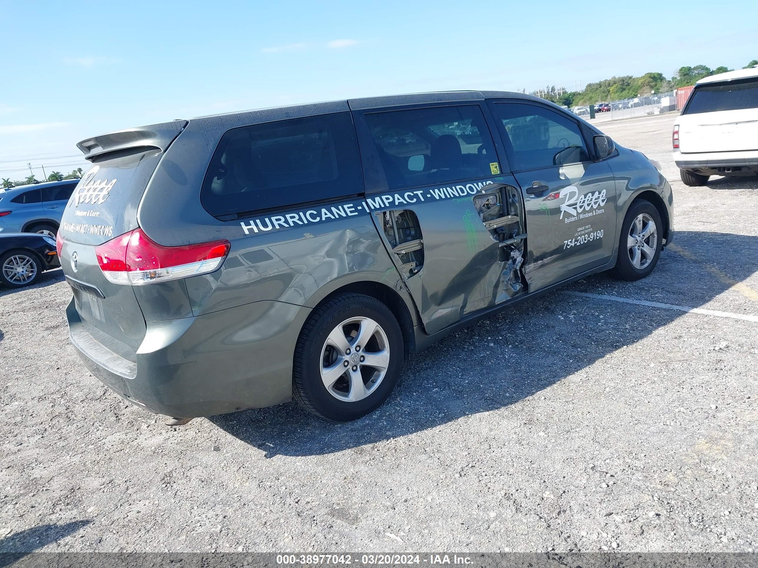 Photo 3 VIN: 5TDZK3DC4ES461598 - TOYOTA SIENNA 