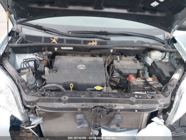 Photo 9 VIN: 5TDZK3DC4FS549634 - TOYOTA SIENNA 