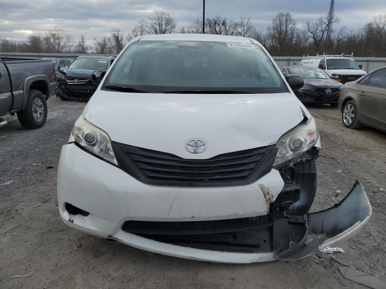 Photo 4 VIN: 5TDZK3DC4GS693105 - TOYOTA SIENNA 