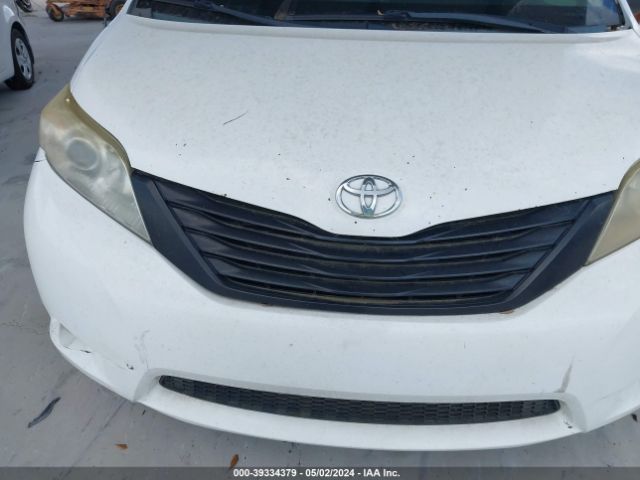 Photo 5 VIN: 5TDZK3DC5CS207637 - TOYOTA SIENNA 