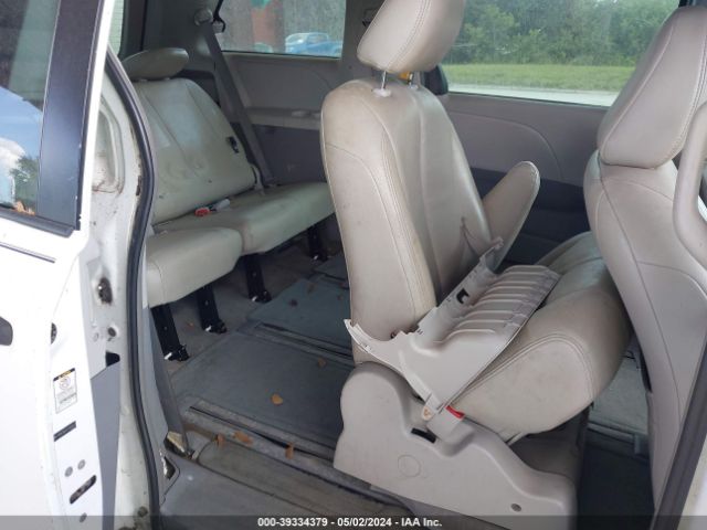 Photo 7 VIN: 5TDZK3DC5CS207637 - TOYOTA SIENNA 