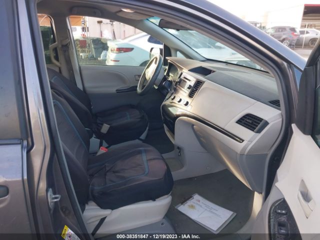 Photo 4 VIN: 5TDZK3DC5DS302118 - TOYOTA SIENNA 