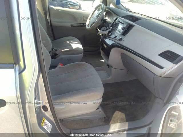 Photo 4 VIN: 5TDZK3DC5DS354445 - TOYOTA SIENNA 