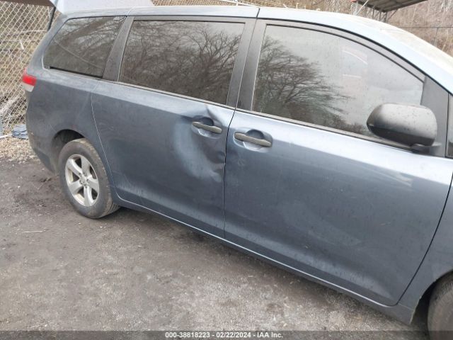 Photo 5 VIN: 5TDZK3DC5DS381273 - TOYOTA SIENNA 