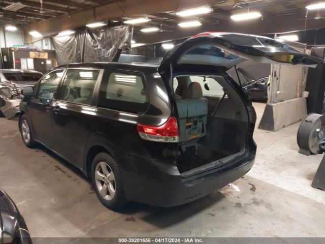 Photo 2 VIN: 5TDZK3DC5ES515734 - TOYOTA SIENNA 