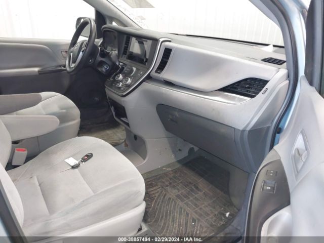 Photo 4 VIN: 5TDZK3DC5FS630173 - TOYOTA SIENNA 