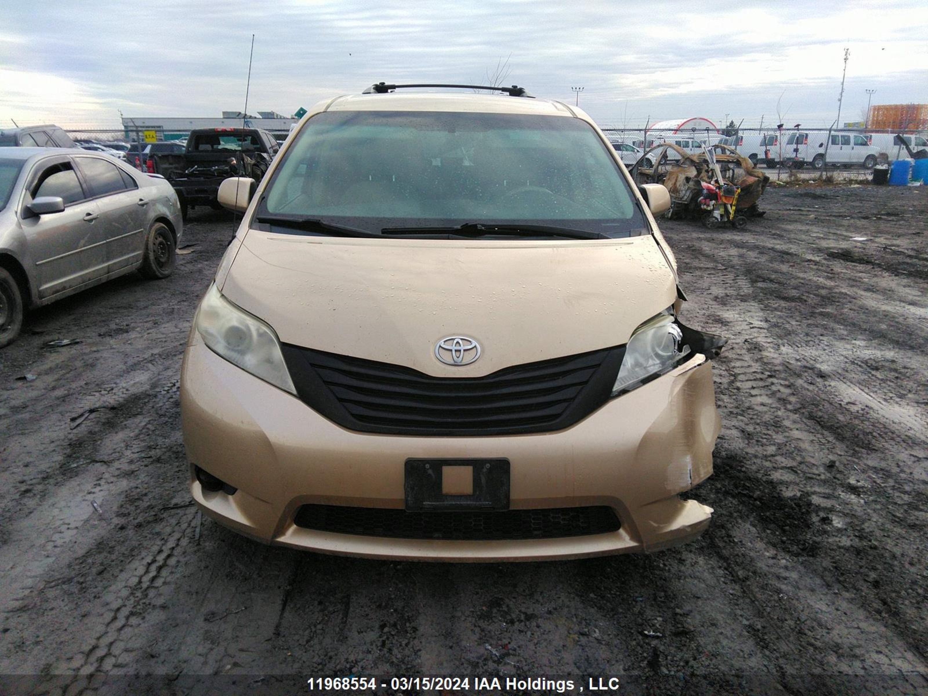 Photo 10 VIN: 5TDZK3DC6BS020163 - TOYOTA SIENNA 