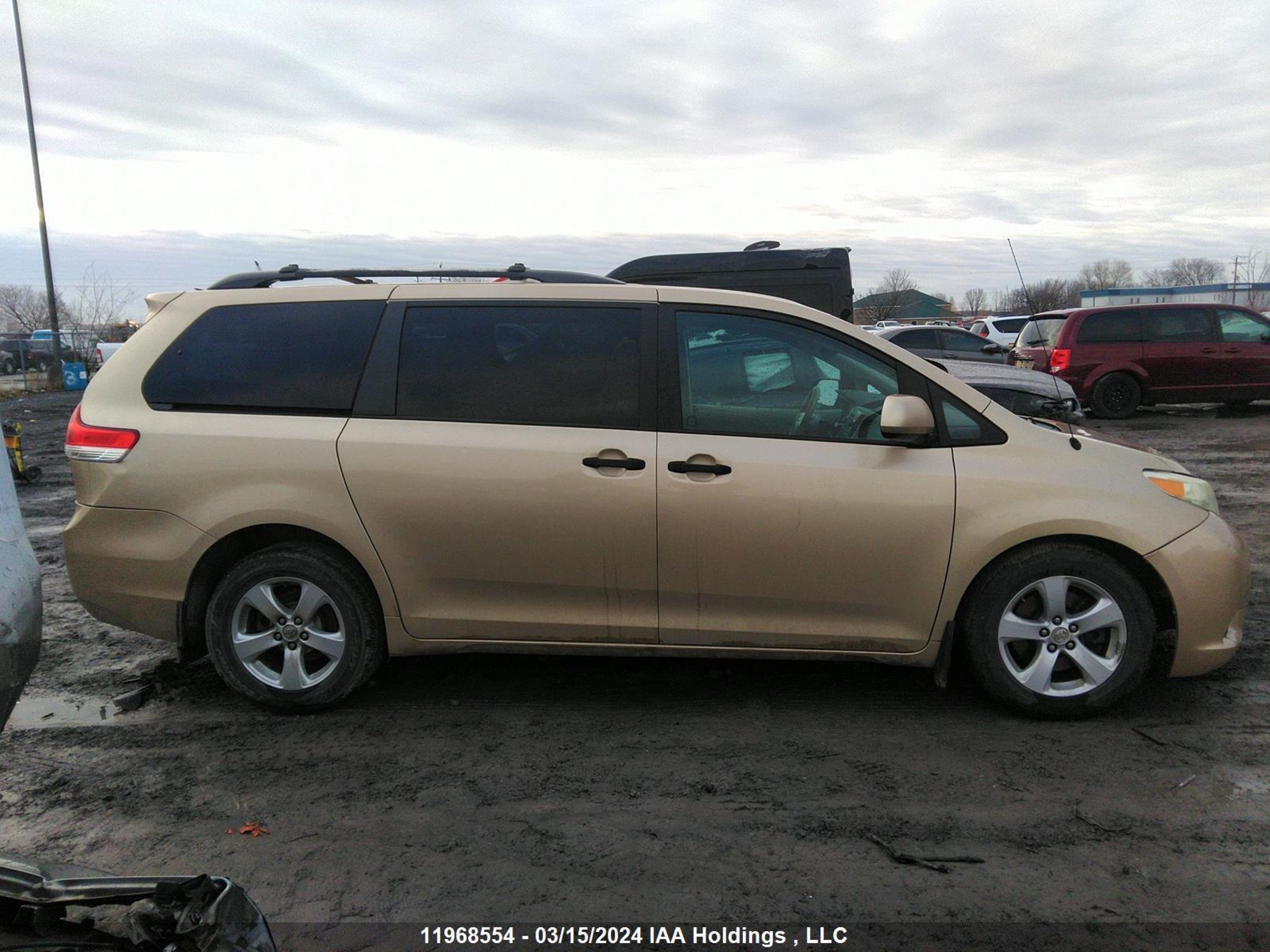 Photo 11 VIN: 5TDZK3DC6BS020163 - TOYOTA SIENNA 