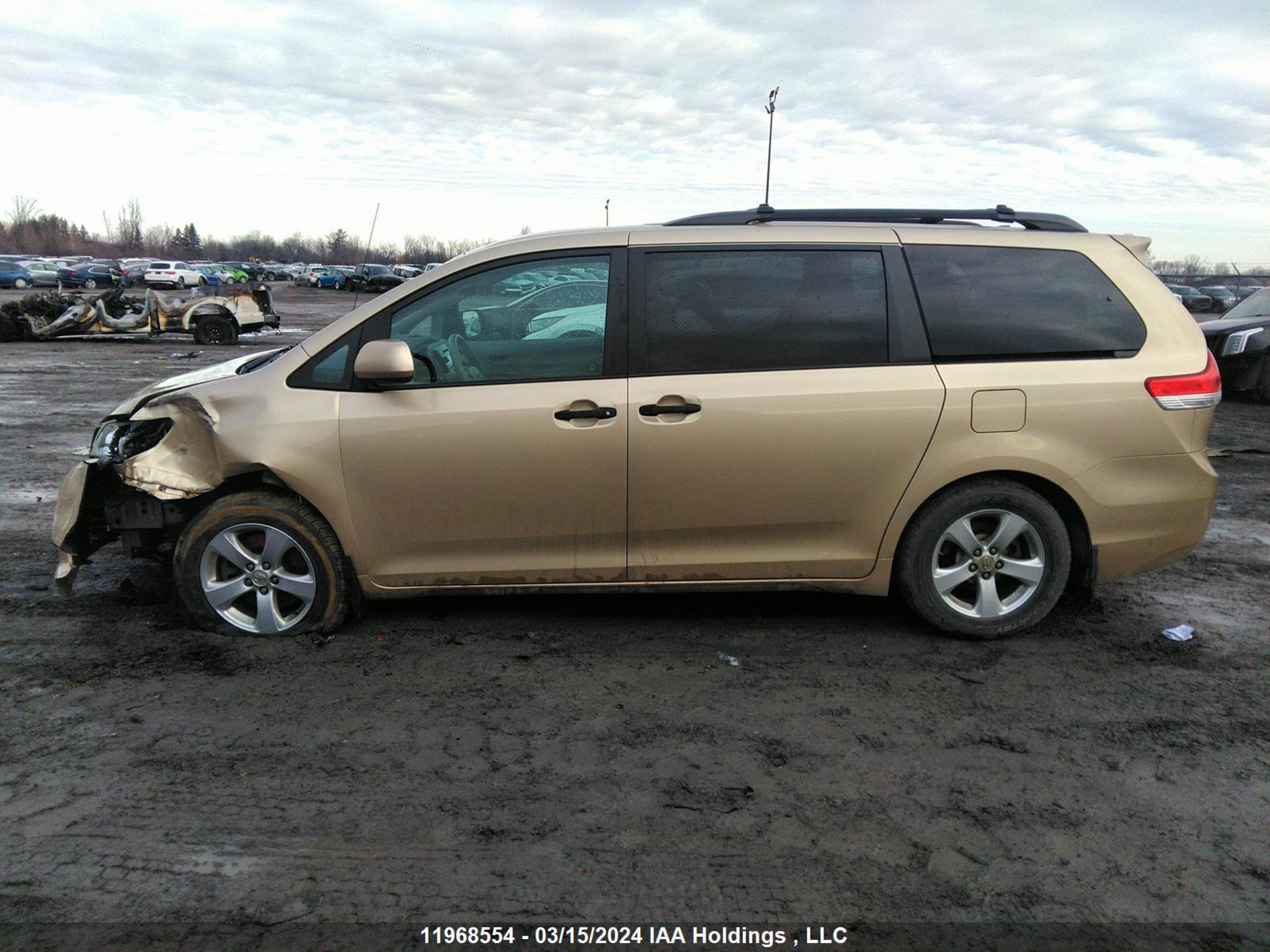 Photo 12 VIN: 5TDZK3DC6BS020163 - TOYOTA SIENNA 