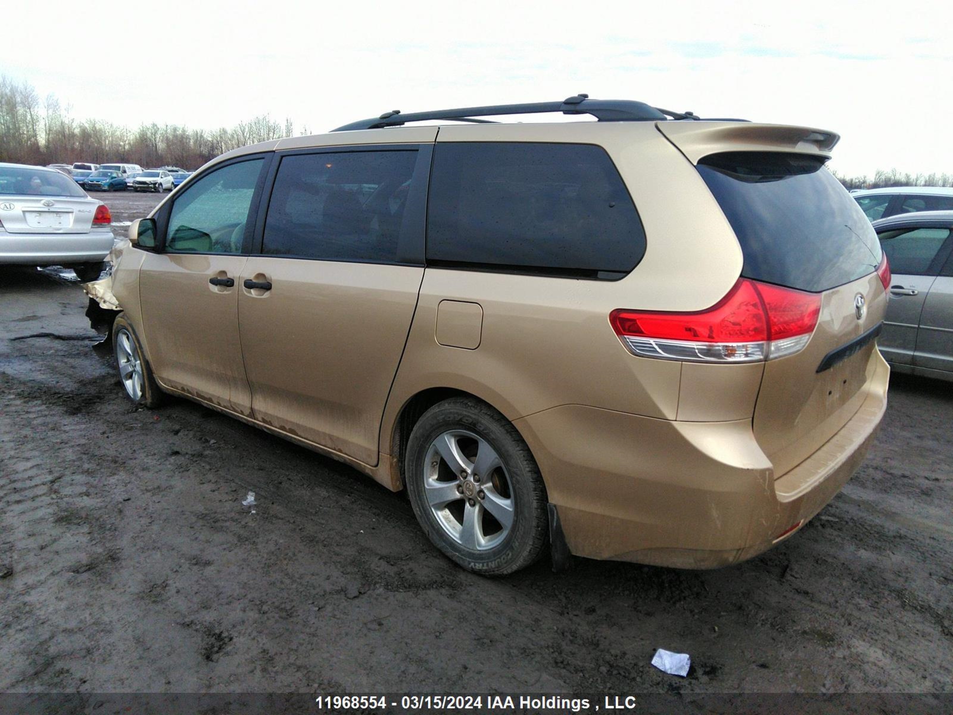 Photo 2 VIN: 5TDZK3DC6BS020163 - TOYOTA SIENNA 