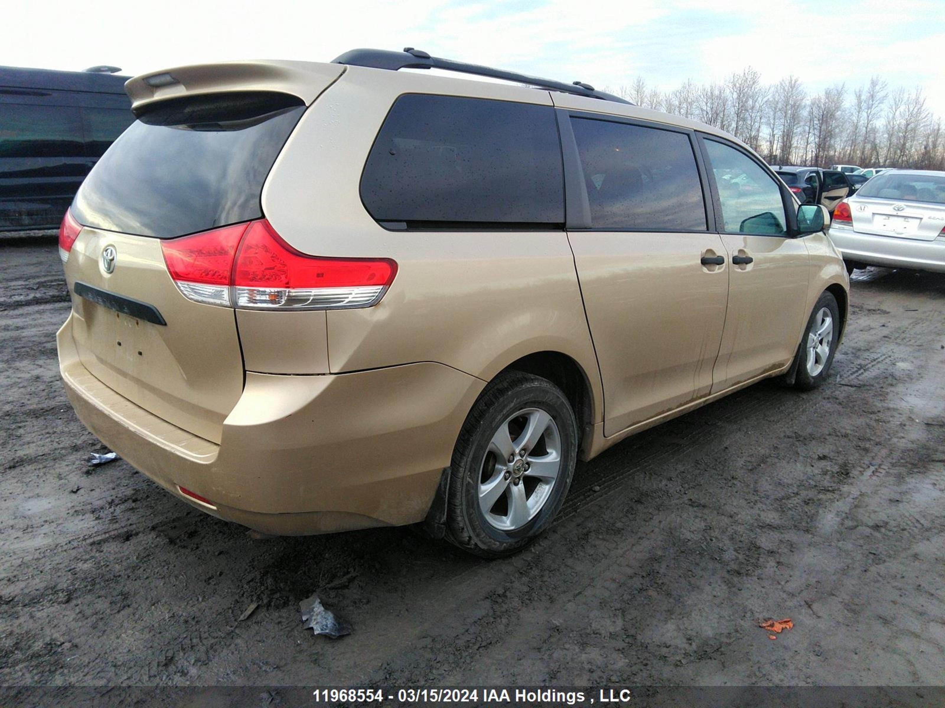 Photo 3 VIN: 5TDZK3DC6BS020163 - TOYOTA SIENNA 