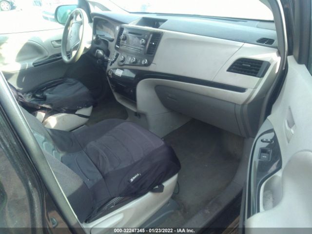 Photo 4 VIN: 5TDZK3DC6ES406313 - TOYOTA SIENNA 