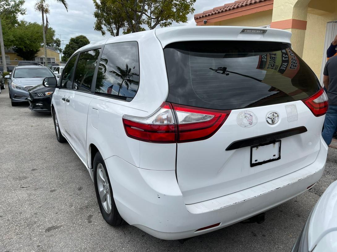 Photo 2 VIN: 5TDZK3DC6FS553409 - TOYOTA SIENNA 