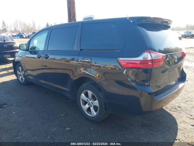 Photo 2 VIN: 5TDZK3DC6FS601832 - TOYOTA SIENNA 