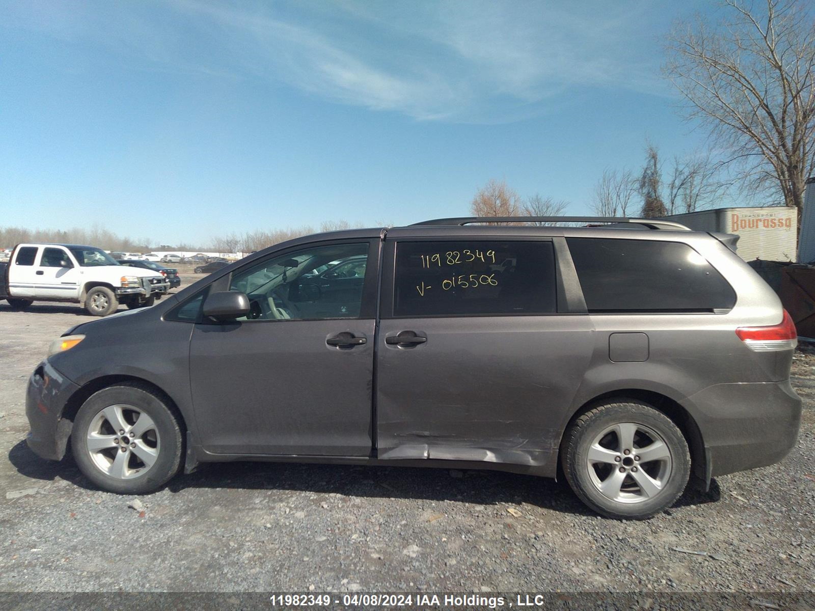 Photo 13 VIN: 5TDZK3DC7BS015506 - TOYOTA SIENNA 