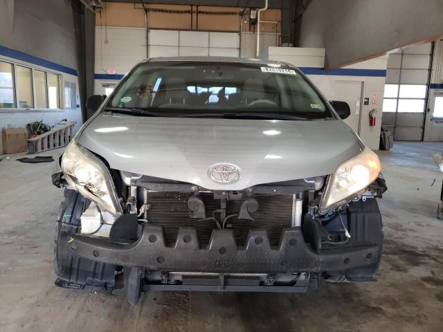 Photo 4 VIN: 5TDZK3DC7BS082977 - TOYOTA SIENNA 