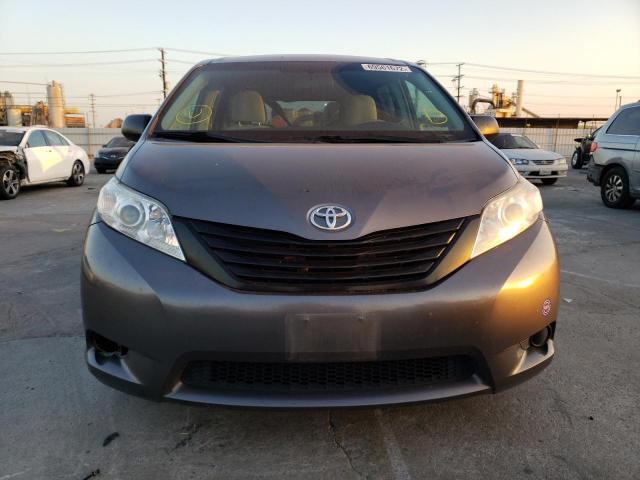 Photo 4 VIN: 5TDZK3DC7ES477360 - TOYOTA SIENNA 