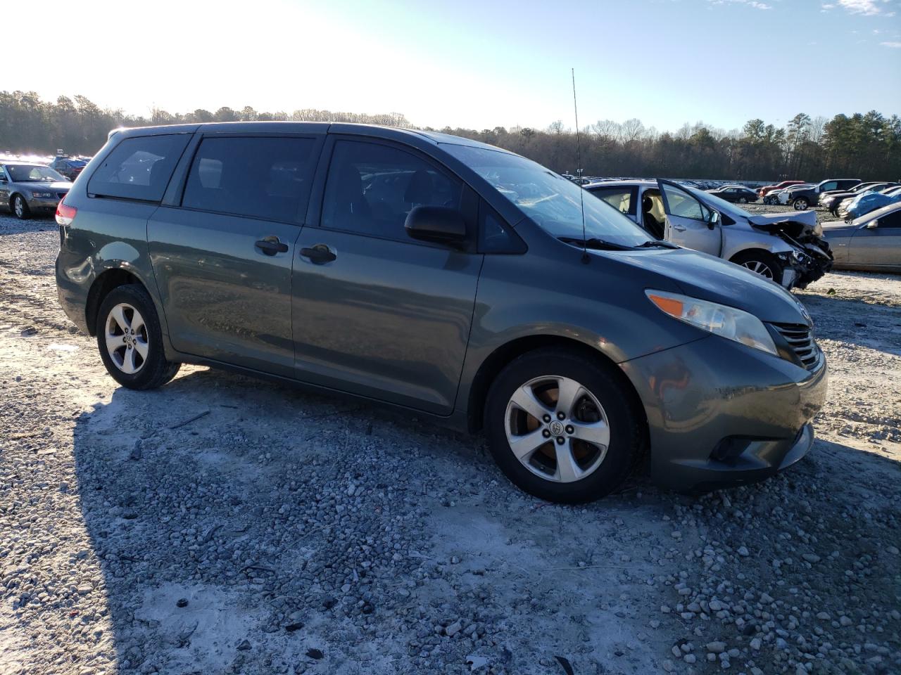 Photo 3 VIN: 5TDZK3DC7ES517372 - TOYOTA SIENNA 