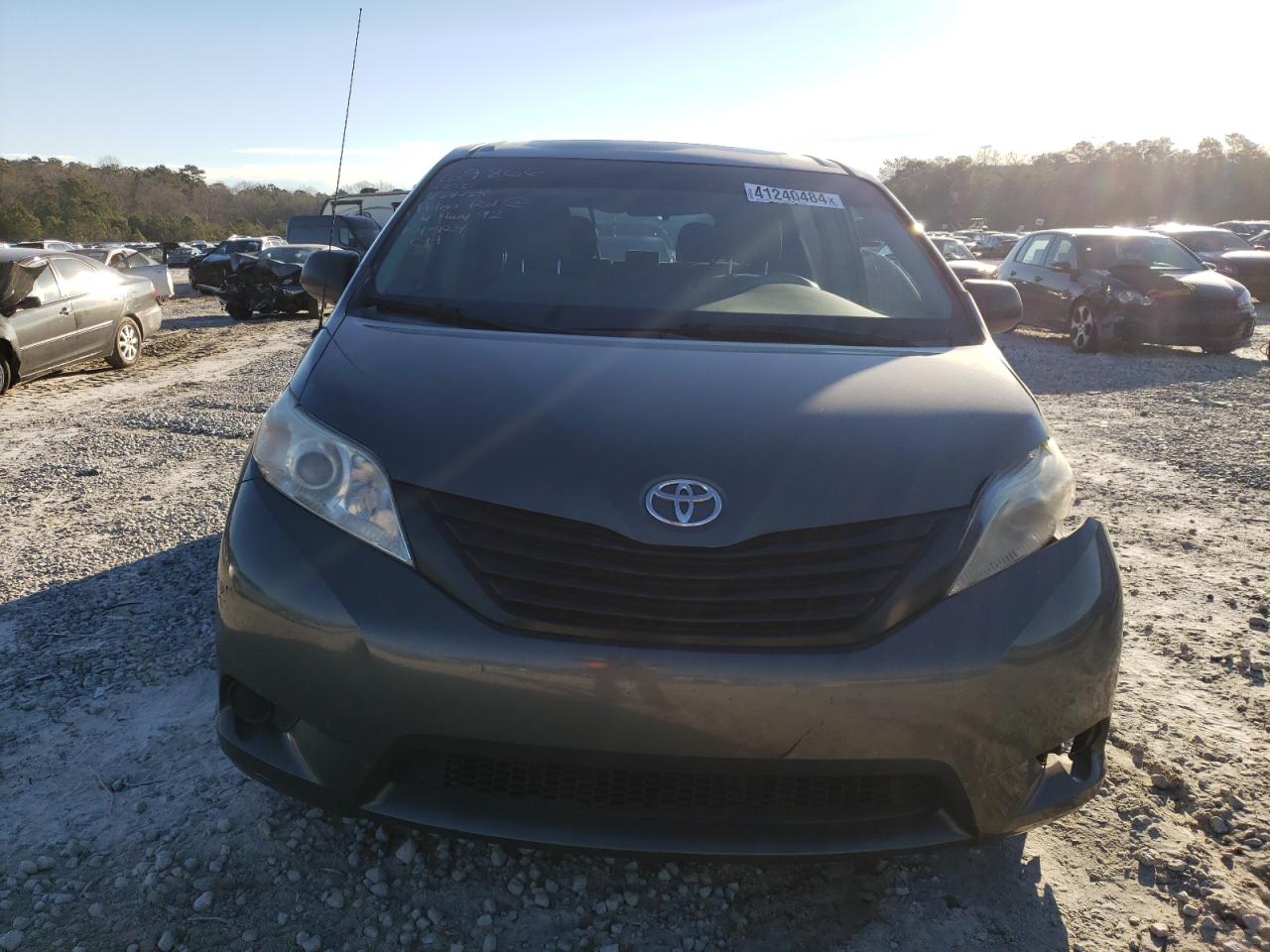 Photo 4 VIN: 5TDZK3DC7ES517372 - TOYOTA SIENNA 