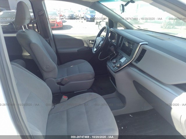 Photo 4 VIN: 5TDZK3DC7FS595183 - TOYOTA SIENNA 