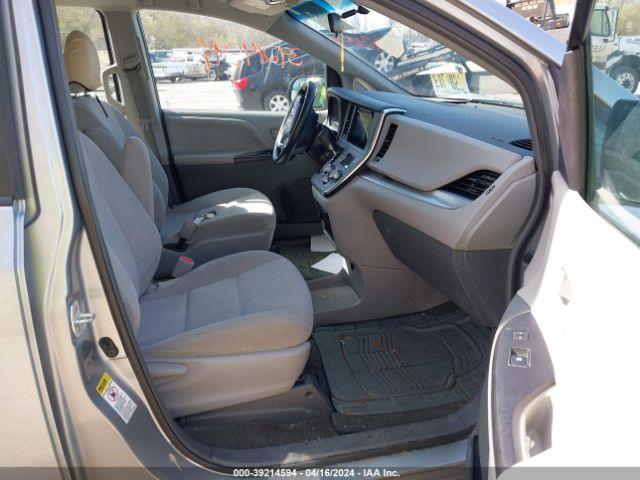 Photo 4 VIN: 5TDZK3DC7GS755452 - TOYOTA SIENNA 