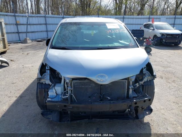 Photo 5 VIN: 5TDZK3DC7GS755452 - TOYOTA SIENNA 