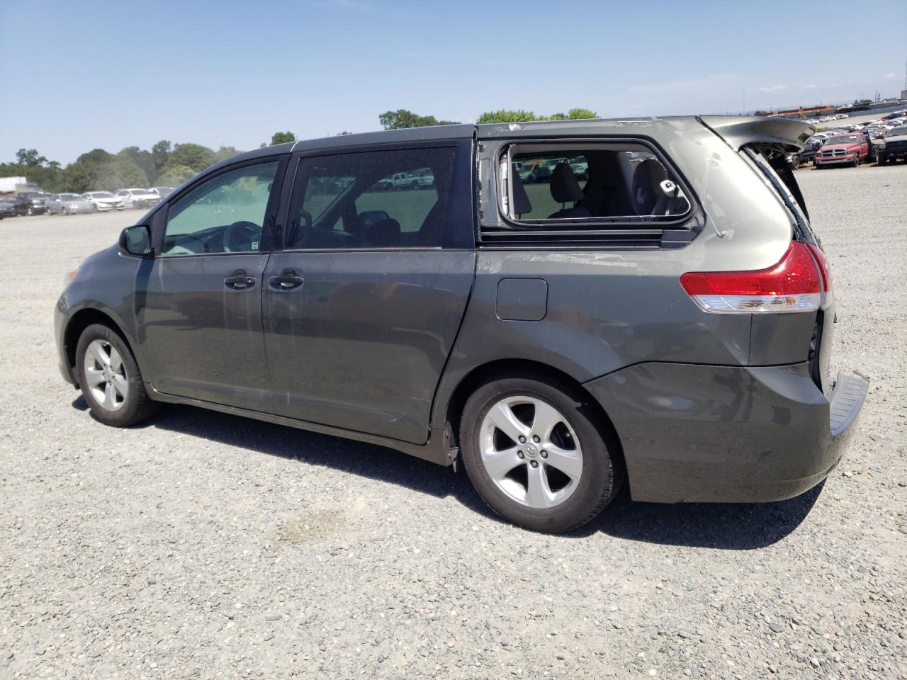 Photo 1 VIN: 5TDZK3DC8BS126078 - TOYOTA SIENNA 