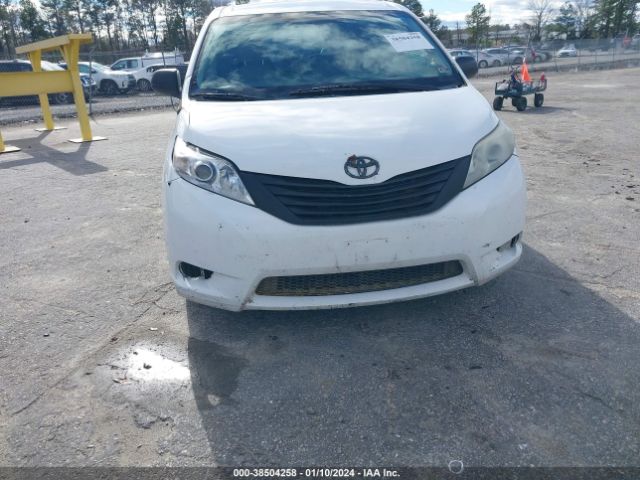 Photo 5 VIN: 5TDZK3DC8CS190414 - TOYOTA SIENNA 