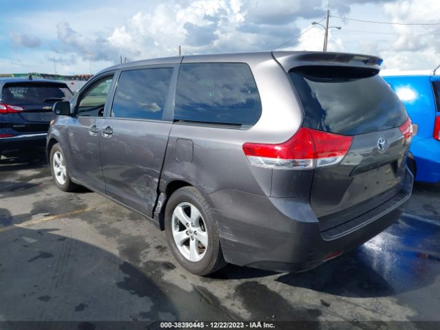 Photo 2 VIN: 5TDZK3DC8DS282026 - TOYOTA SIENNA 