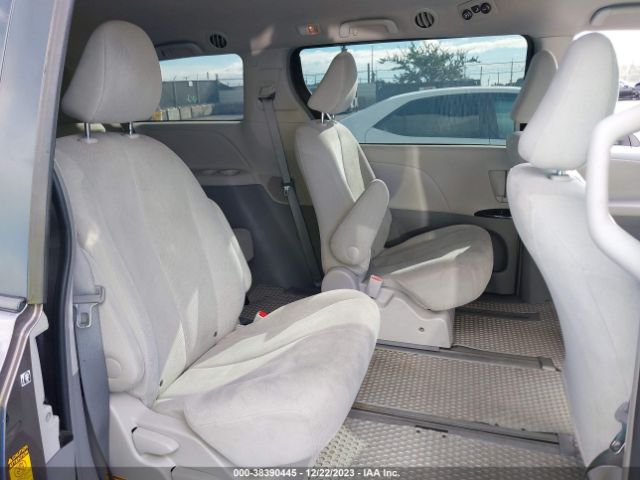 Photo 7 VIN: 5TDZK3DC8DS282026 - TOYOTA SIENNA 