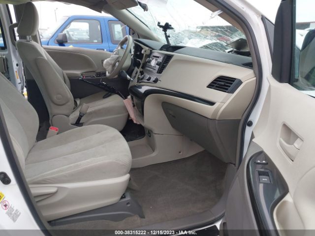 Photo 4 VIN: 5TDZK3DC8DS342497 - TOYOTA SIENNA 