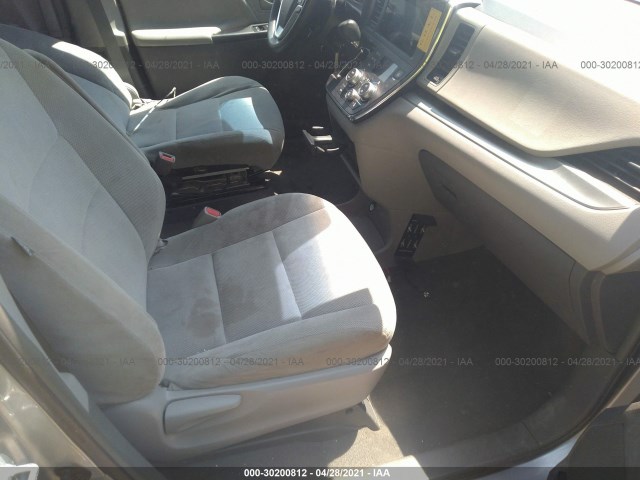 Photo 4 VIN: 5TDZK3DC8GS707183 - TOYOTA SIENNA 